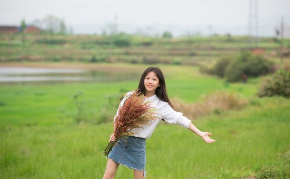 牛仔裙配什么上衣,这些穿搭赶紧学起来