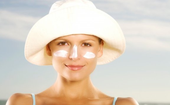 防晒霜需要卸妆吗,涂了多年防晒都弄错了