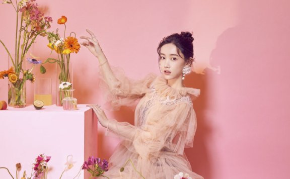 李沐宸夏日少女优雅写真图片