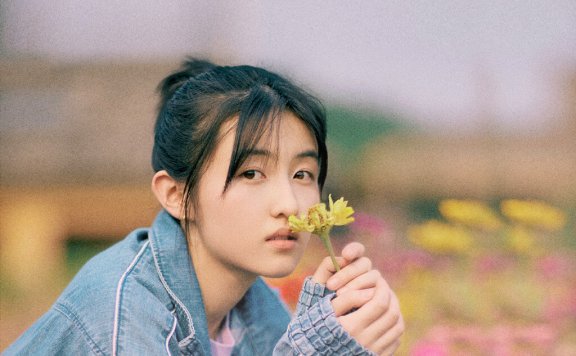 张子枫《向往的生活》小清新剧照图片