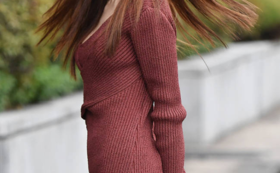 林珍娜拿“狗啃刘海搭针织裙”,美到认不出