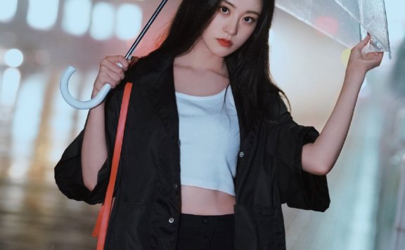 祝绪丹雨中唯美写真图片