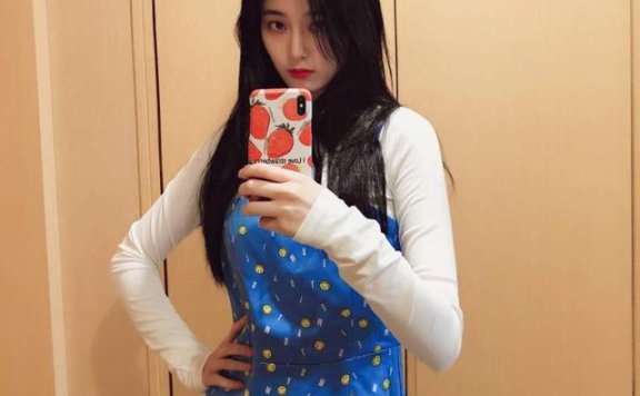 徐艺洋从青春可爱到复古性感随意转换,衣品太好