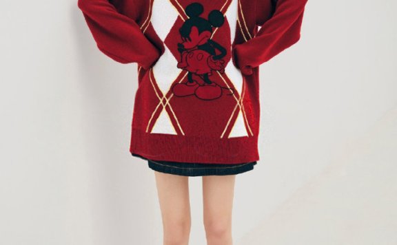 杨幂穿学院风针织衫绑拳击辫，妥妥美少女