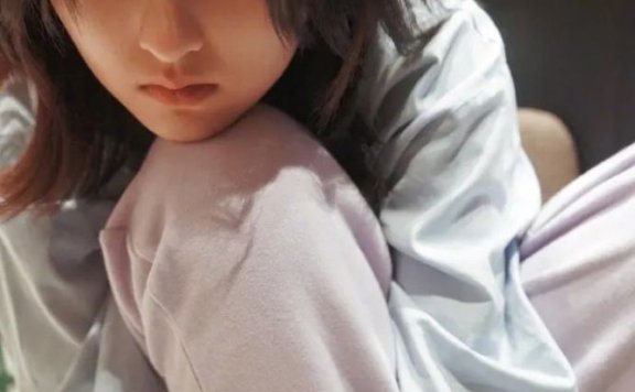 谁会不喜欢张子枫这样的女生?简简单单的文艺打扮让人太着迷