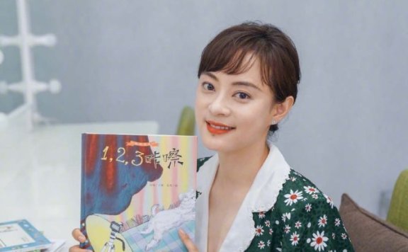 怎样穿出法式风情?学孙俪穿碎花连衣裙,简单但效果却很好