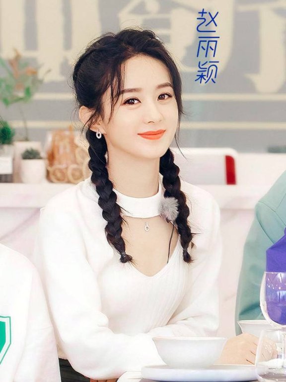 赵丽颖参加综艺穿墨绿短裙满满少女感,时尚穿搭又显气质