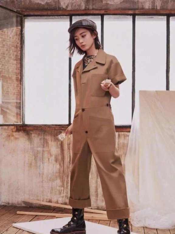 赵丽颖礼服裙的吊带当腰带绑,腰围还没有头围大