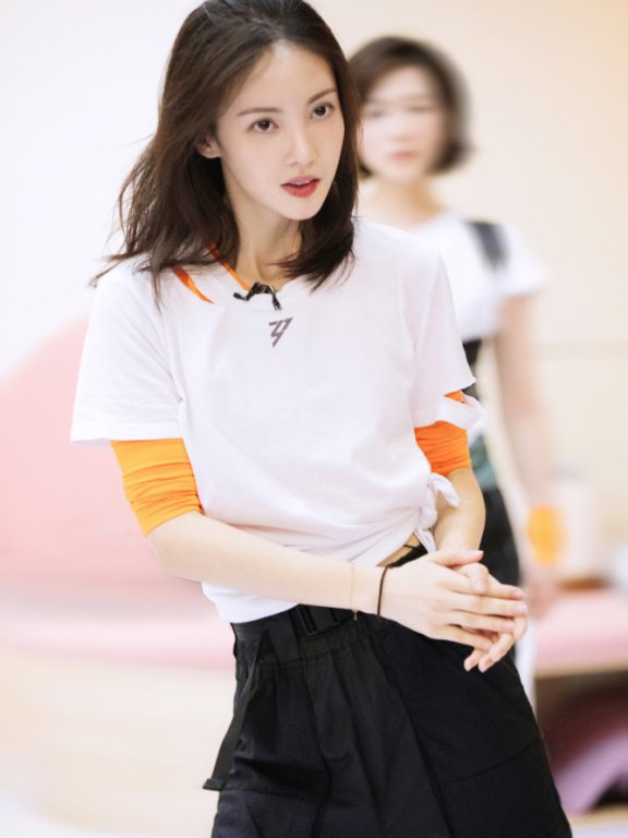 金晨的时尚水准一路飙升,网友:乘风破浪的仙女