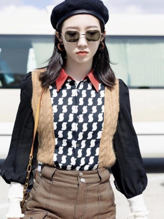 孟美岐一件衬衫融入了多种元素,遮肉显瘦同时还很复古!