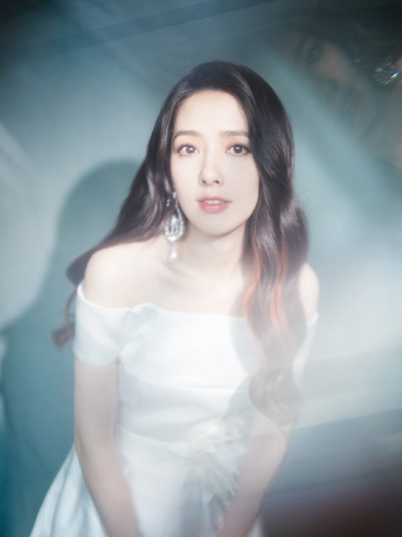 气质女神郭碧婷纯白长裙优雅写真图片