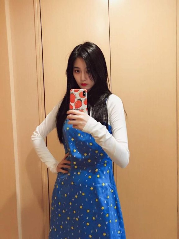 徐艺洋从青春可爱到复古性感随意转换,衣品太好