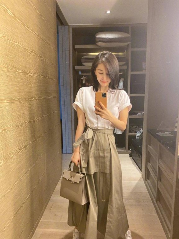 王子文素颜照慵懒发型配居家服休闲清新,尽显“妖精”本色