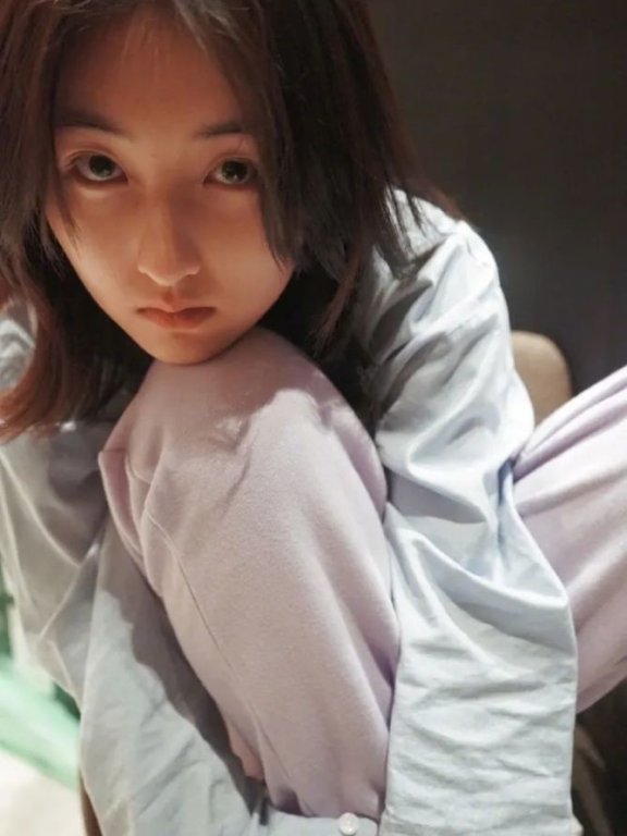 谁会不喜欢张子枫这样的女生?简简单单的文艺打扮让人太着迷