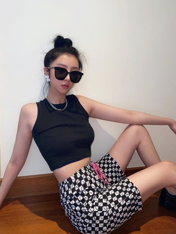 耿直酷飒的赵小棠时尚穿搭满分,行走的画报潮酷女孩上线!