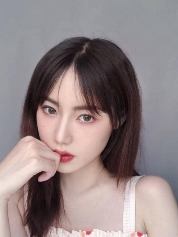 YSL小金条:口红界的颜值担当,复古玫瑰酒红色调击垮男友内心防线