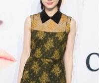 王子文裙子颜色“显黑又显黄”,穿着皮肤依旧像“牛奶”