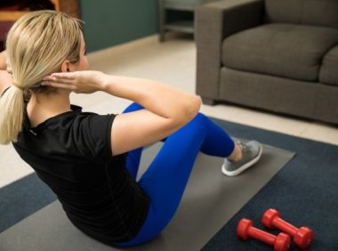 如何瘦肚子上的赘肉,女生减肚子的有效健康方法