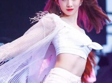 建议“发量少”的女生:多试试以下4种发色,提升精致感并不难