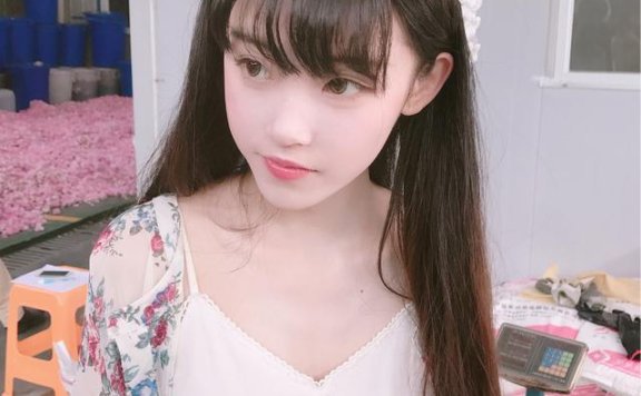 半藏森林微博营业，新造型改走精英人设，网友：还是茶艺适合她