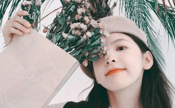 章若楠的“初恋脸”穿什么都好看!篮球上衣配格子裤甜美可人