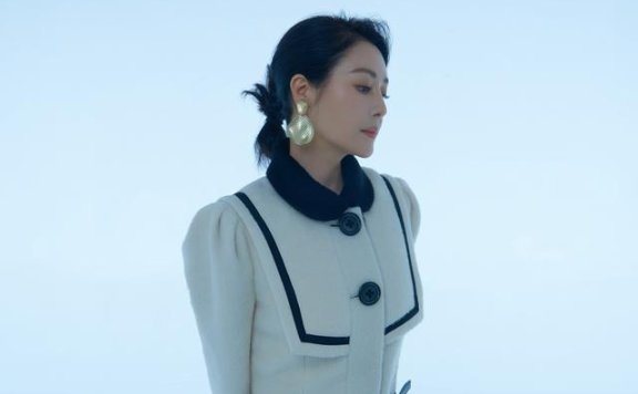 邓英时尚大片曝光 诠释时光的力量