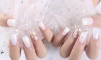 2020最火的美甲图片 法式美甲显白减龄又大方