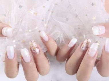 2020最火的美甲图片 法式美甲显白减龄又大方