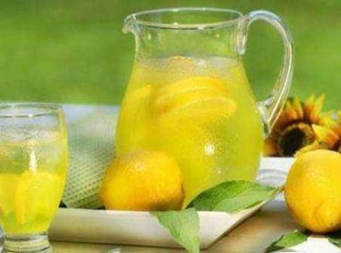 柠檬水功效和作用 柠檬水正确的减肥泡法