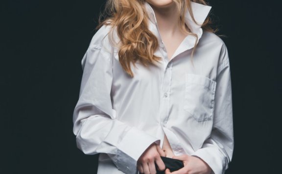 女生秋季衬衫搭配 穿对了时髦又高级