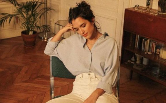 除了牛仔裤和小黑裤，这条裤子更好搭，秋冬季靠它给穿搭加分了