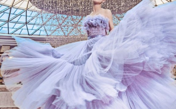 周冬雨百花奖舞台放言可演小学生,太有梗了