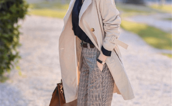 秋天“小西装”怎么穿不古板?搭配尽量繁琐一点,穿对了让你青春洋气