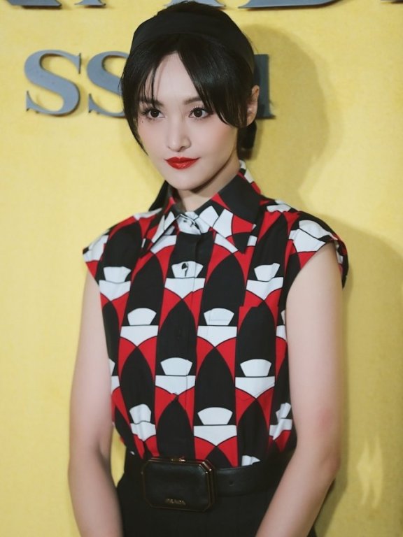 又被郑爽美到了!这颜值和衣品无可挑剔