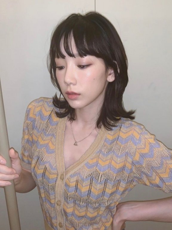 泰妍新造型再次展现逆龄的清纯感!自拍再度登上韩网热搜
