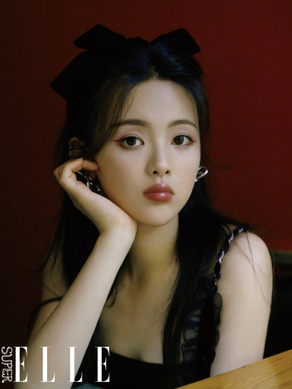 杨超越最新时尚造型 化身港风美女
