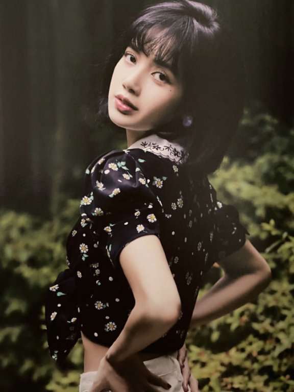 LISA把“奶奶衫”改成了短装,穿出的效果也简单太美了吧