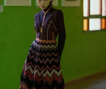 王子文这回变的更加霸气,直接穿上“壁画裙”摇身变王妃!