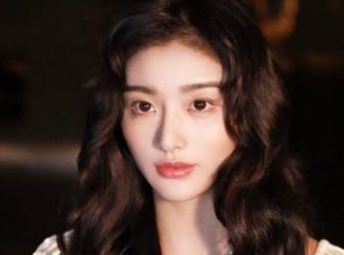 孔雪儿黑色长卷发大火 港风韵味十足不愧是人间芭比