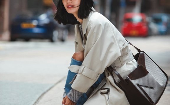 秋季换季时，试试不一样的风衣穿搭