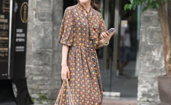 国内街拍:天再凉,南方姑娘还如夏花盛放!