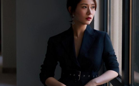 海清还是短发时更精神点,这款波波头造型,看着却显老