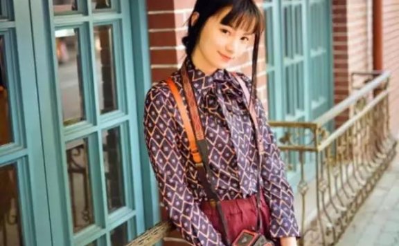 头发怎么扎？超级显年轻又不感觉胖的发型！