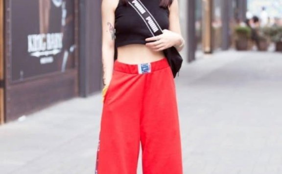 国内潮女用休闲装穿出女人味,简洁大方的时尚风情