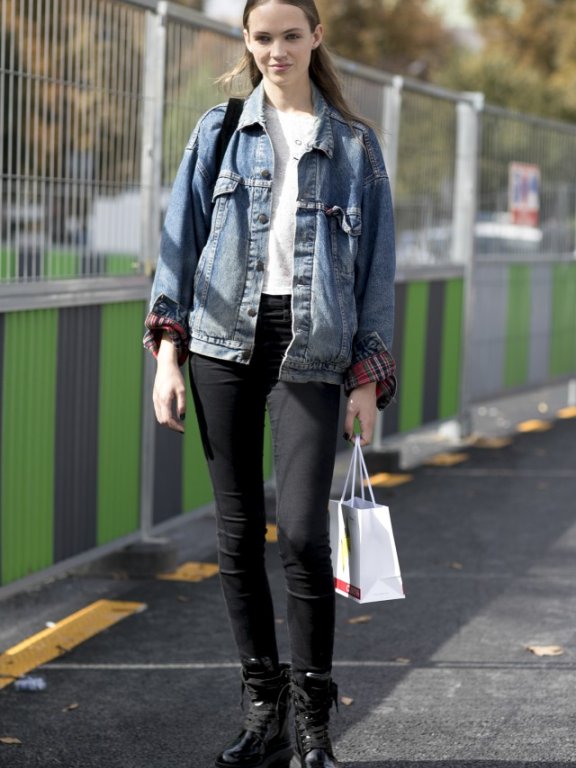 牛仔短外套如何搭配 永恒经典绝对百搭