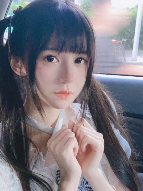 蔡萝莉随便一件居家睡衣,仅上衣就要11800