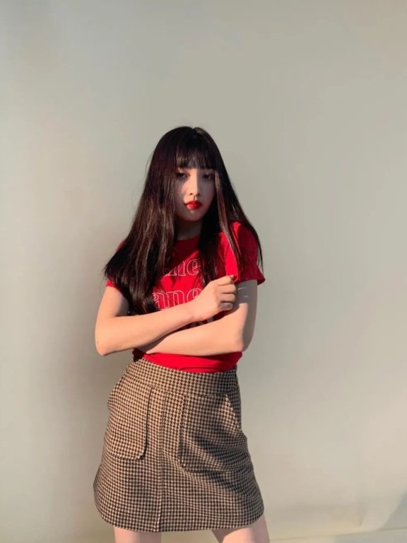 韩国女团性感担当!其实是隐藏的女鞋头,看她的照片网友直呼恋爱了