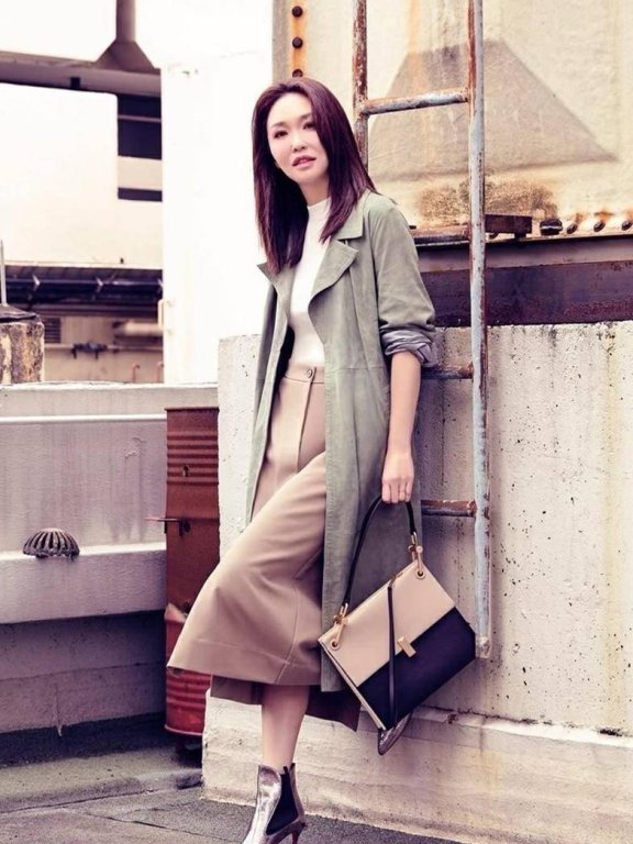 新加坡国宝级演员范文芳穿性感三角裤,大长腿吸人眼球