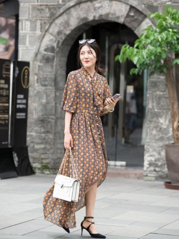 国内街拍:天再凉,南方姑娘还如夏花盛放!