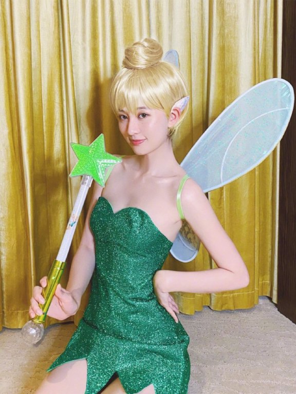 乔欣示范万圣节造型,绿色“精灵装”显露纤长身材